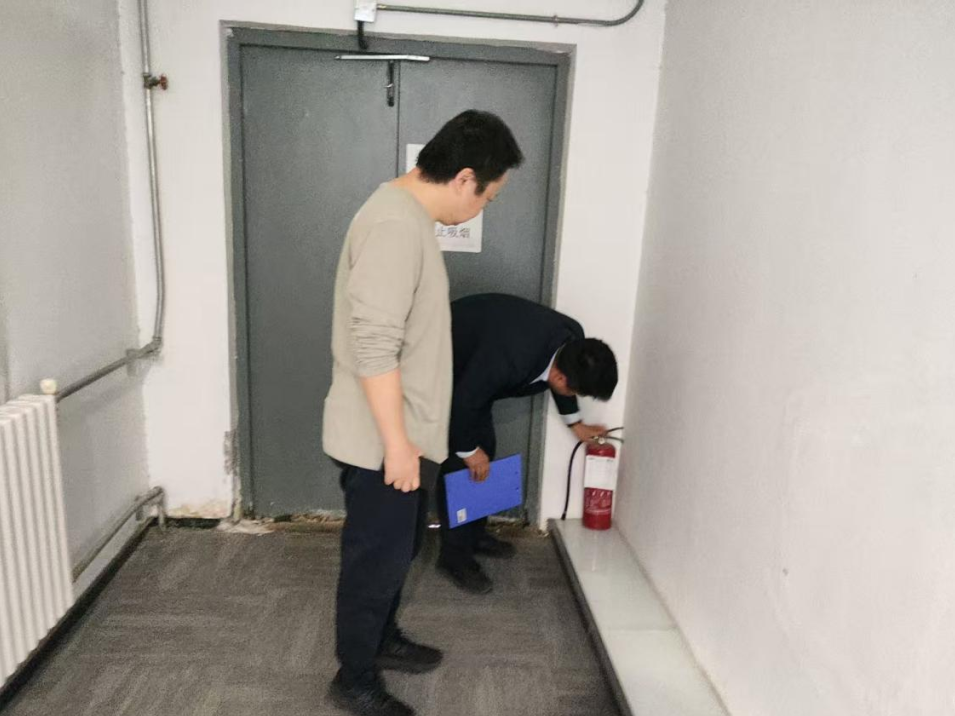 西电科技园嘉会坊园区联合创业咖啡街区物业开展安全检查